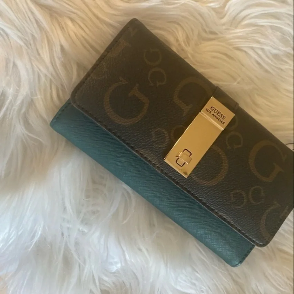New Guess Elsie Logo Flap Crossbody bag & wallet
